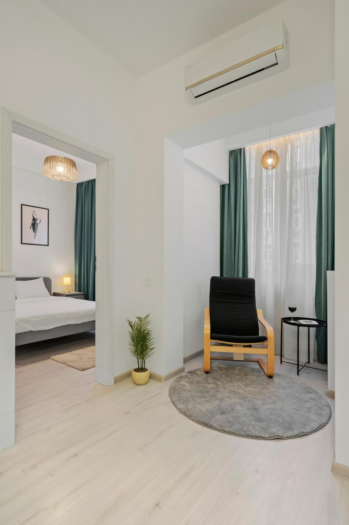 Scandinav 2bdr Piata Romana * Bucureşti