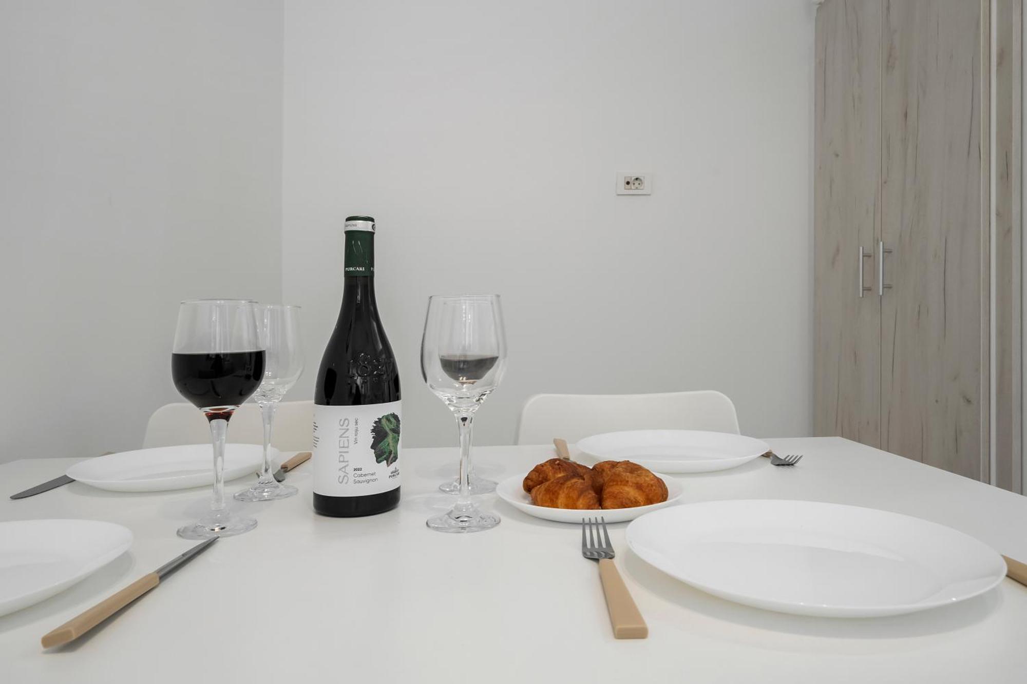 Scandinav 2bdr Piata Romana * Bucureşti